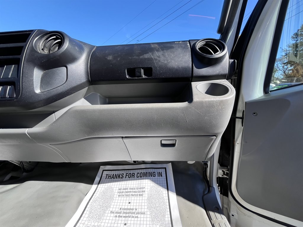 2016 Hino Xjc740 / Xfc740 - $19,980