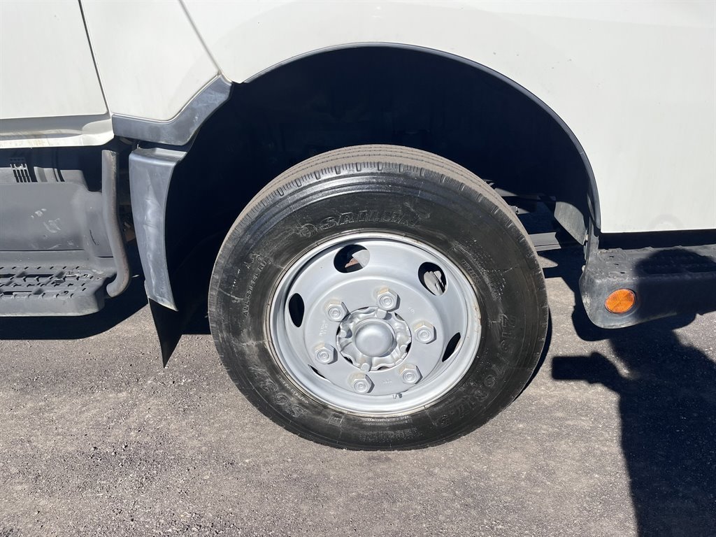 2016 Hino Xjc740 / Xfc740 - $19,980