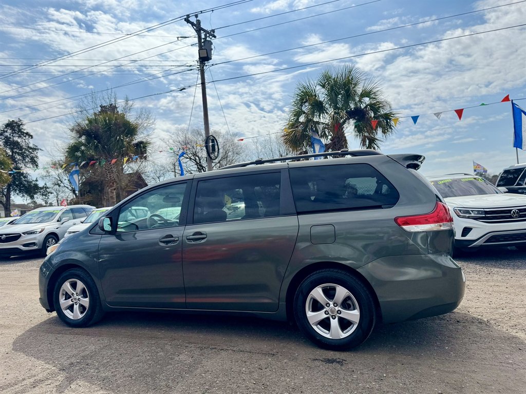 2013 Toyota Sienna - $11,880
