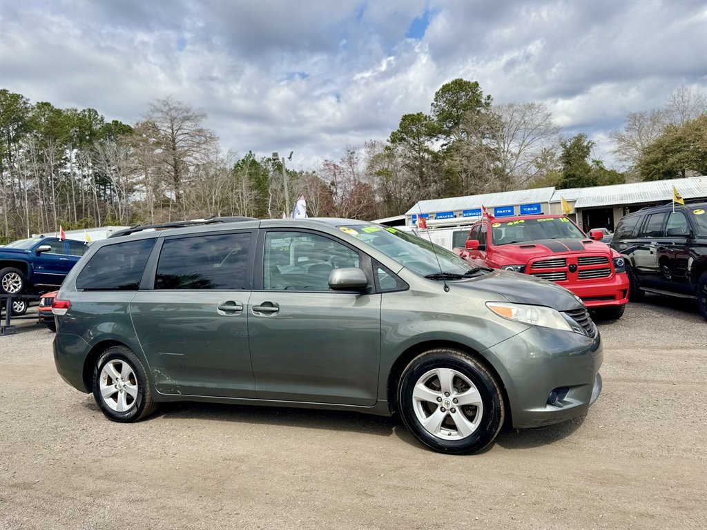2013 Toyota Sienna - $11,880
