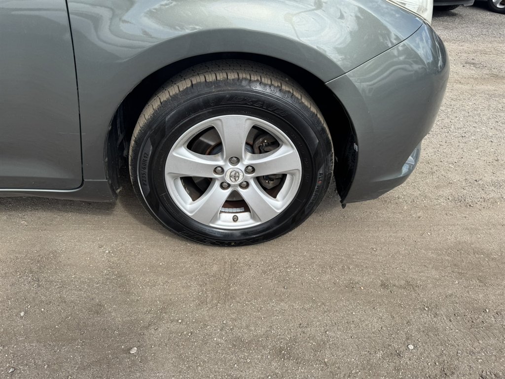 2013 Toyota Sienna - $11,880