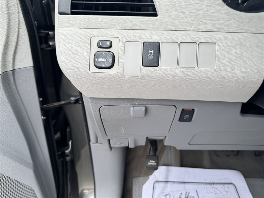2013 Toyota Sienna - $11,880