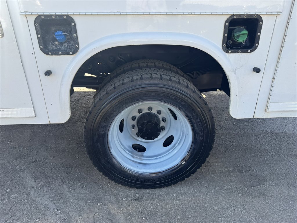 2012 Ford F-550 Super Duty - $29,880
