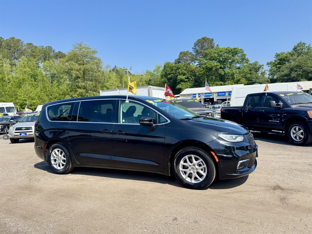 2023 Chrysler Pacifica - $26,600