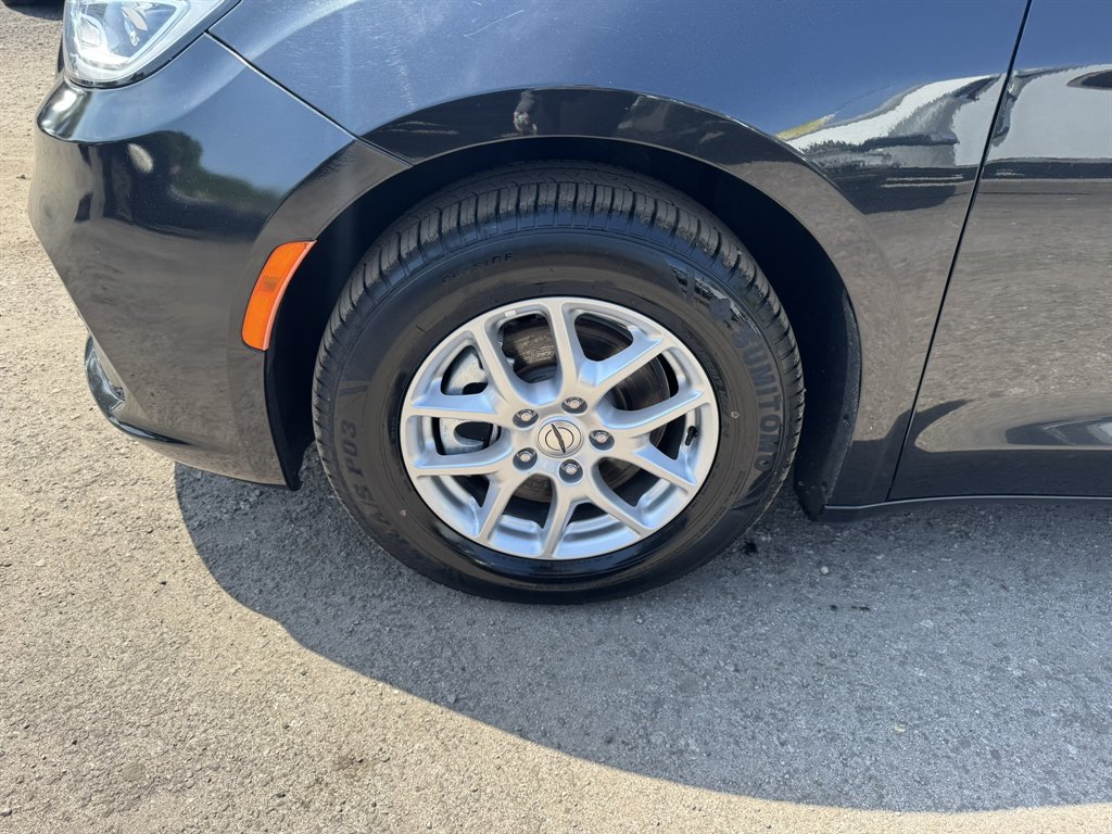 2023 Chrysler Pacifica - $26,600