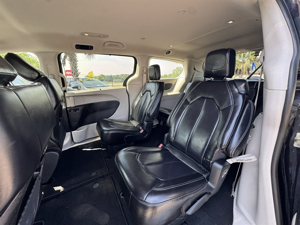2023 Chrysler Pacifica - $26,600