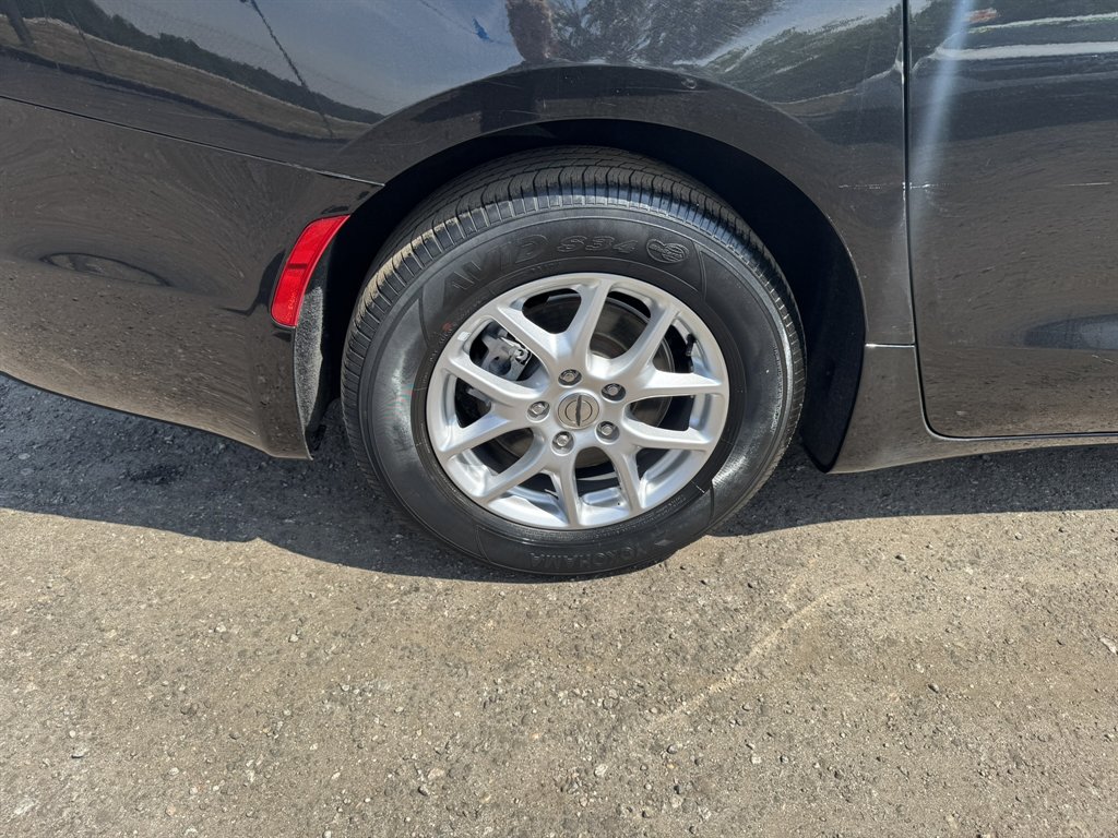 2023 Chrysler Pacifica - $26,600