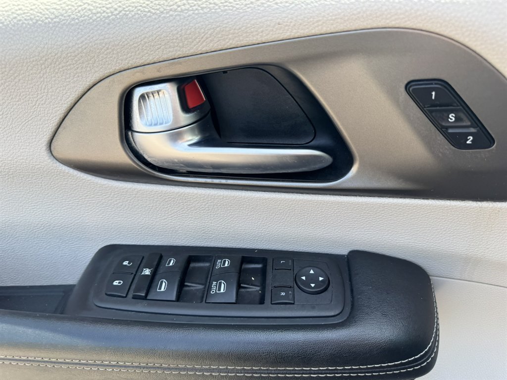 2023 Chrysler Pacifica - $26,600
