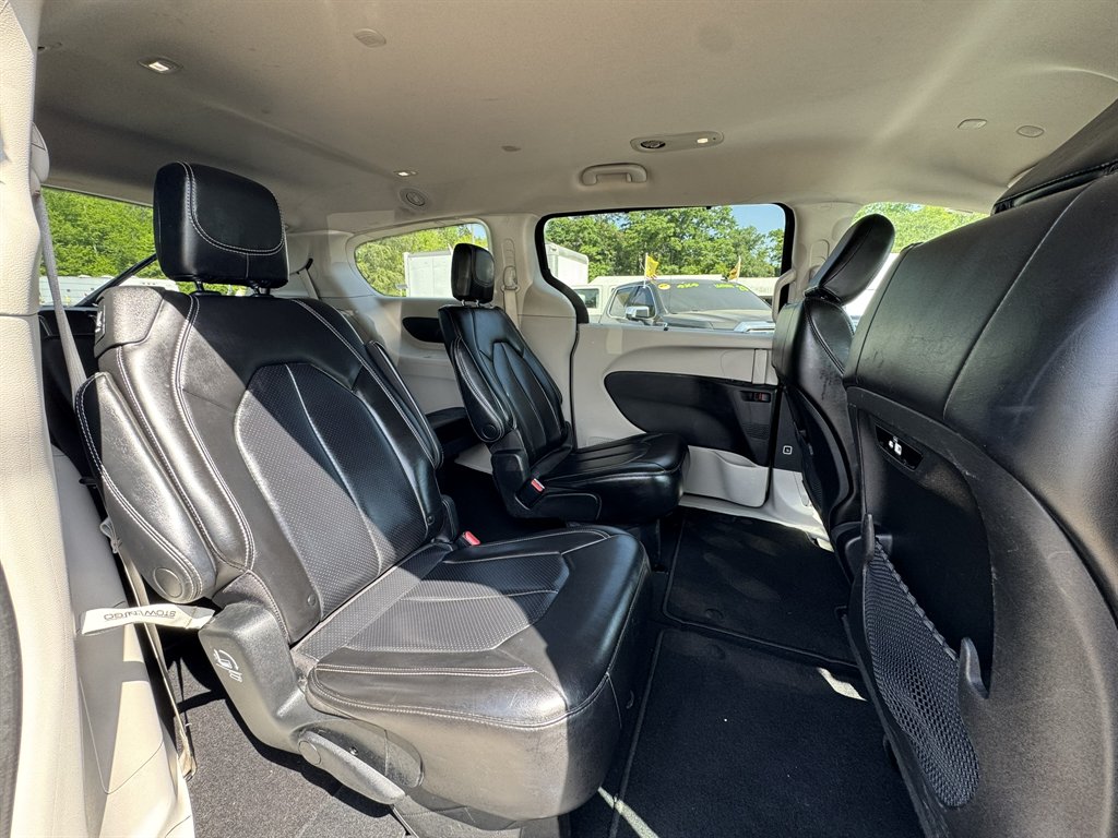 2023 Chrysler Pacifica - $26,600