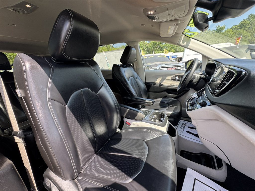 2023 Chrysler Pacifica - $26,600