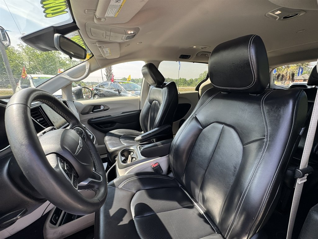 2023 Chrysler Pacifica - $26,600