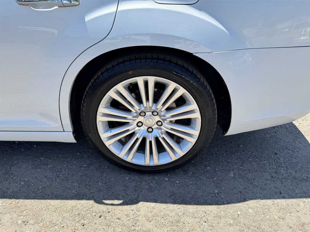 2012 Chrysler 300 - $9,991