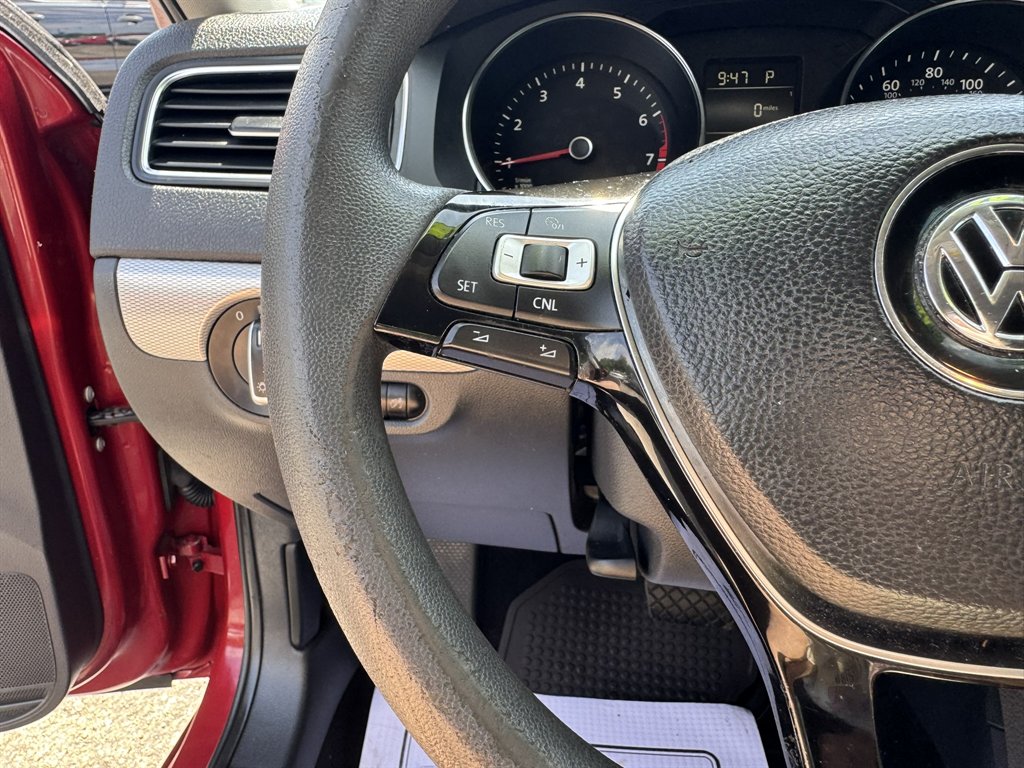 2016 Volkswagen Jetta - $7,930