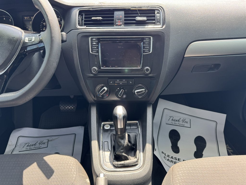 2016 Volkswagen Jetta - $7,930