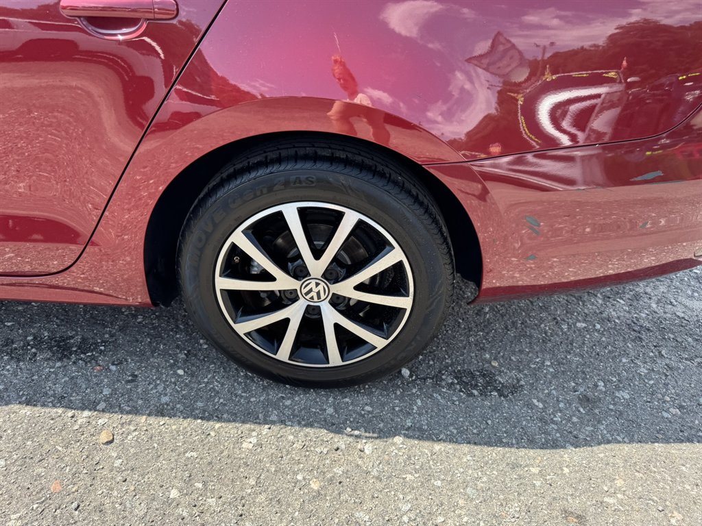 2016 Volkswagen Jetta - $7,930
