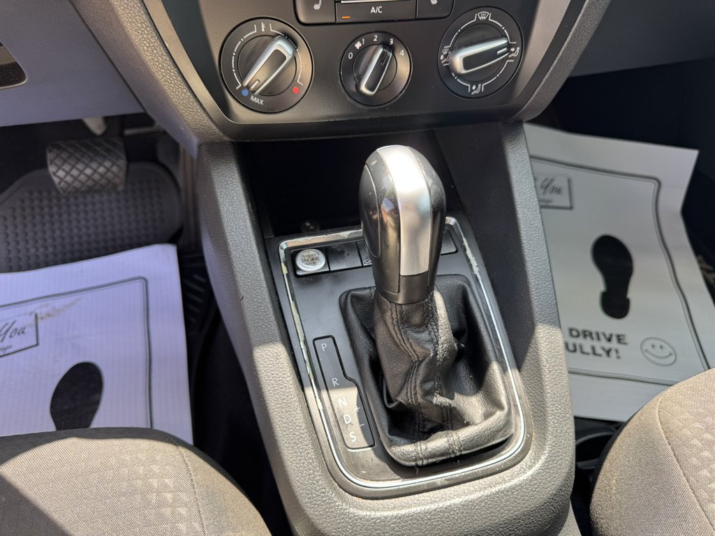 2016 Volkswagen Jetta - $7,930