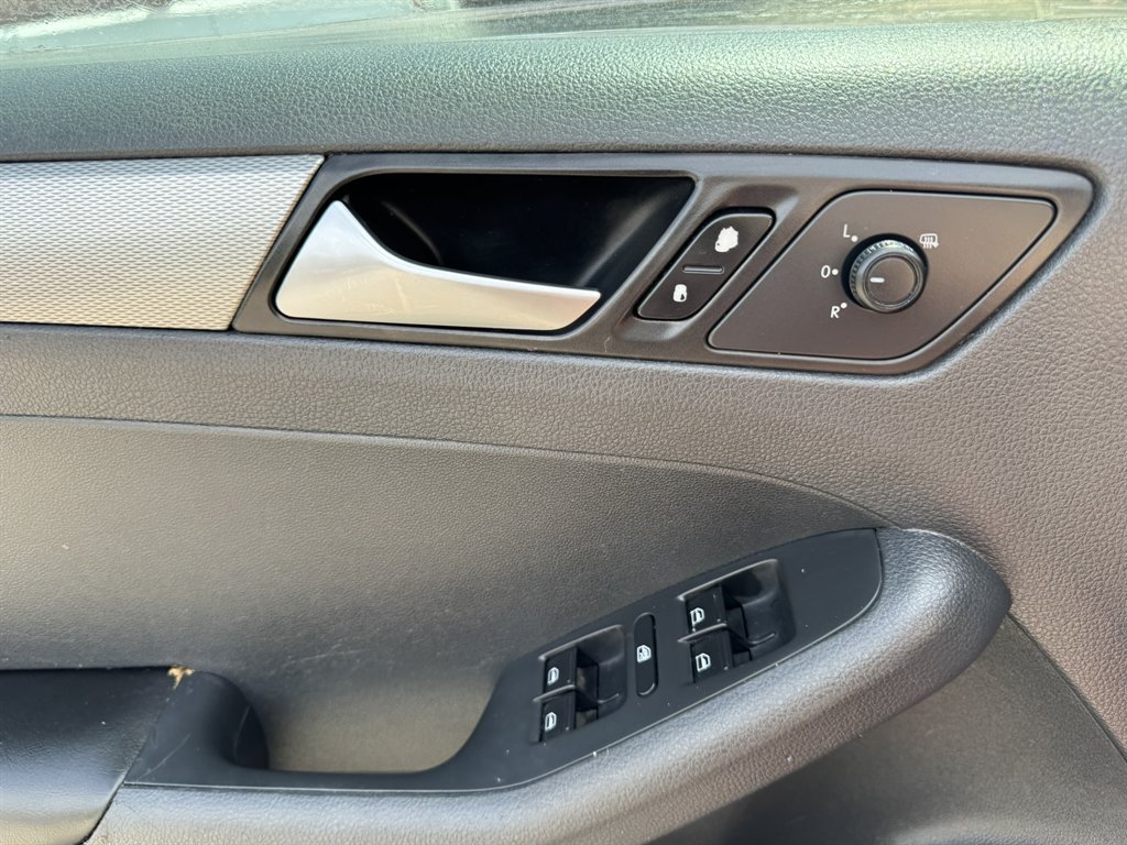 2016 Volkswagen Jetta - $7,930