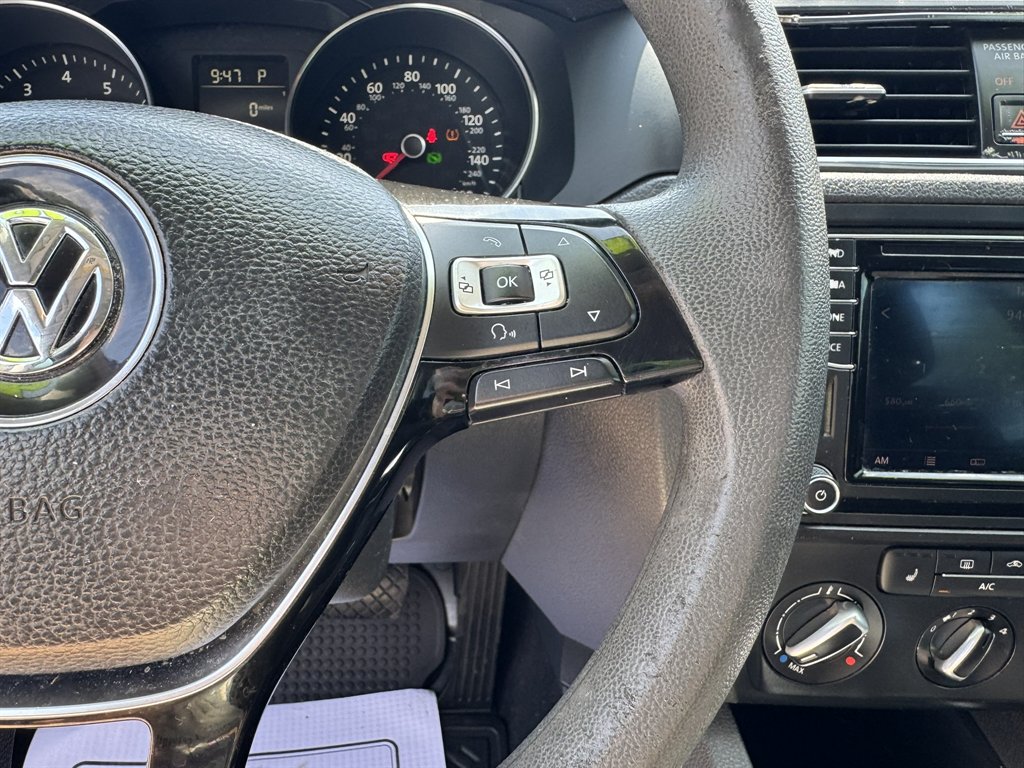 2016 Volkswagen Jetta - $7,930