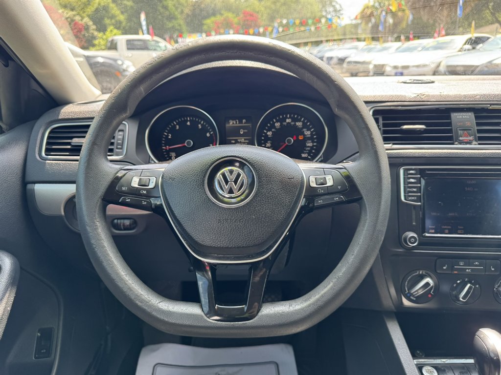 2016 Volkswagen Jetta - $7,930