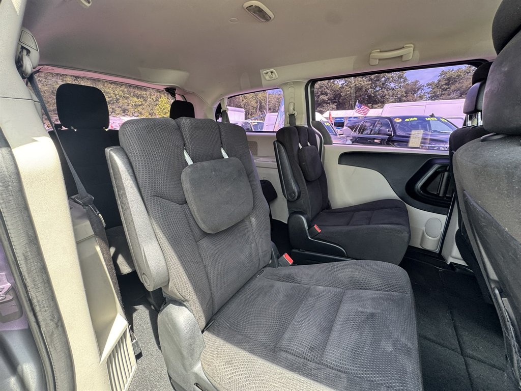 2015 Dodge Grand Caravan - $10,880