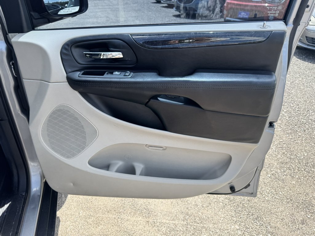2015 Dodge Grand Caravan - $10,880