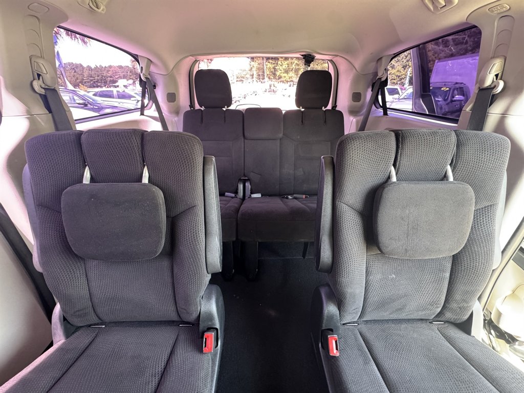 2015 Dodge Grand Caravan - $10,880