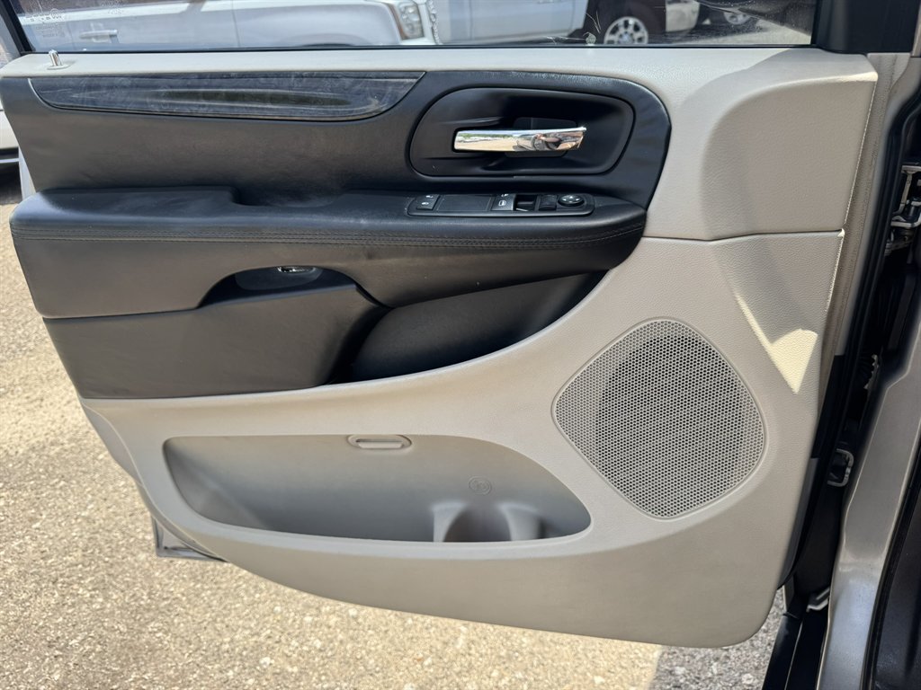 2015 Dodge Grand Caravan - $10,880