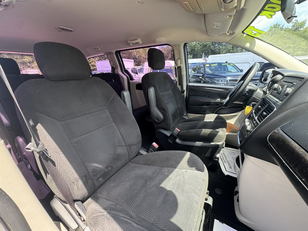 2015 Dodge Grand Caravan - $10,880