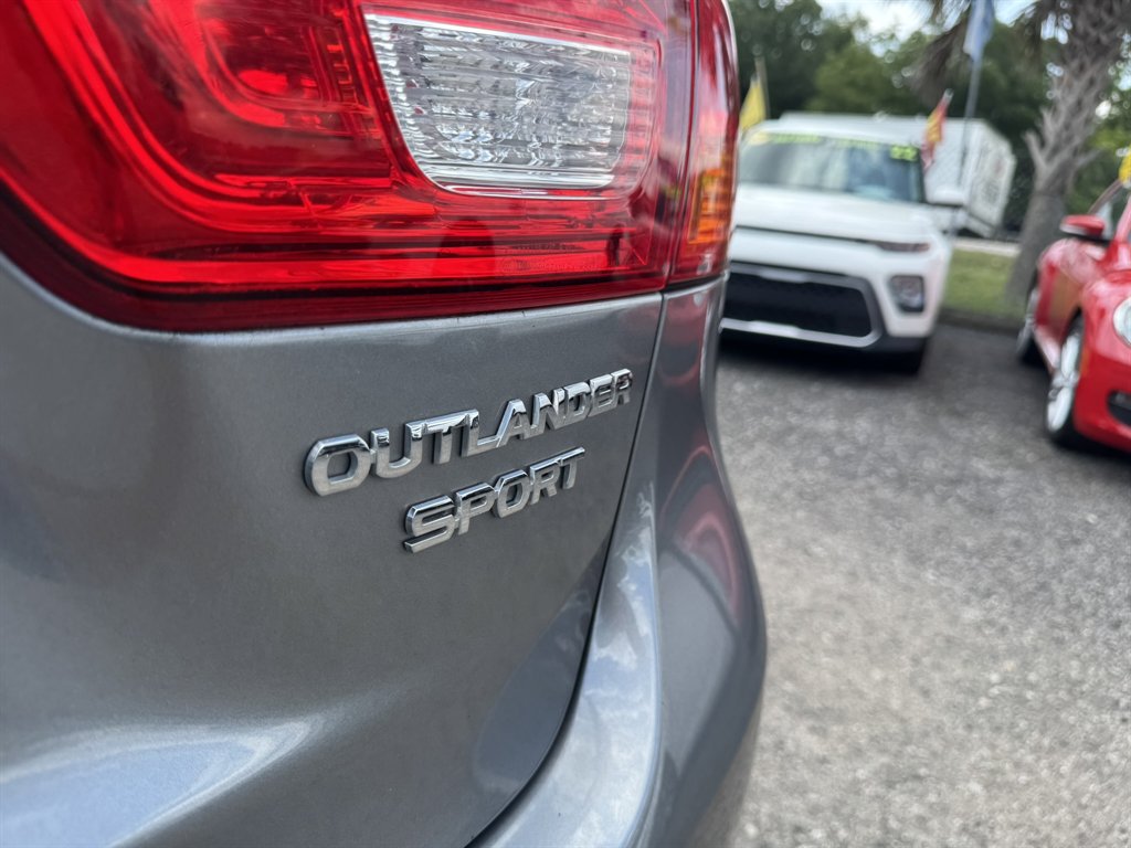 2015 Mitsubishi Outlander - $12,372
