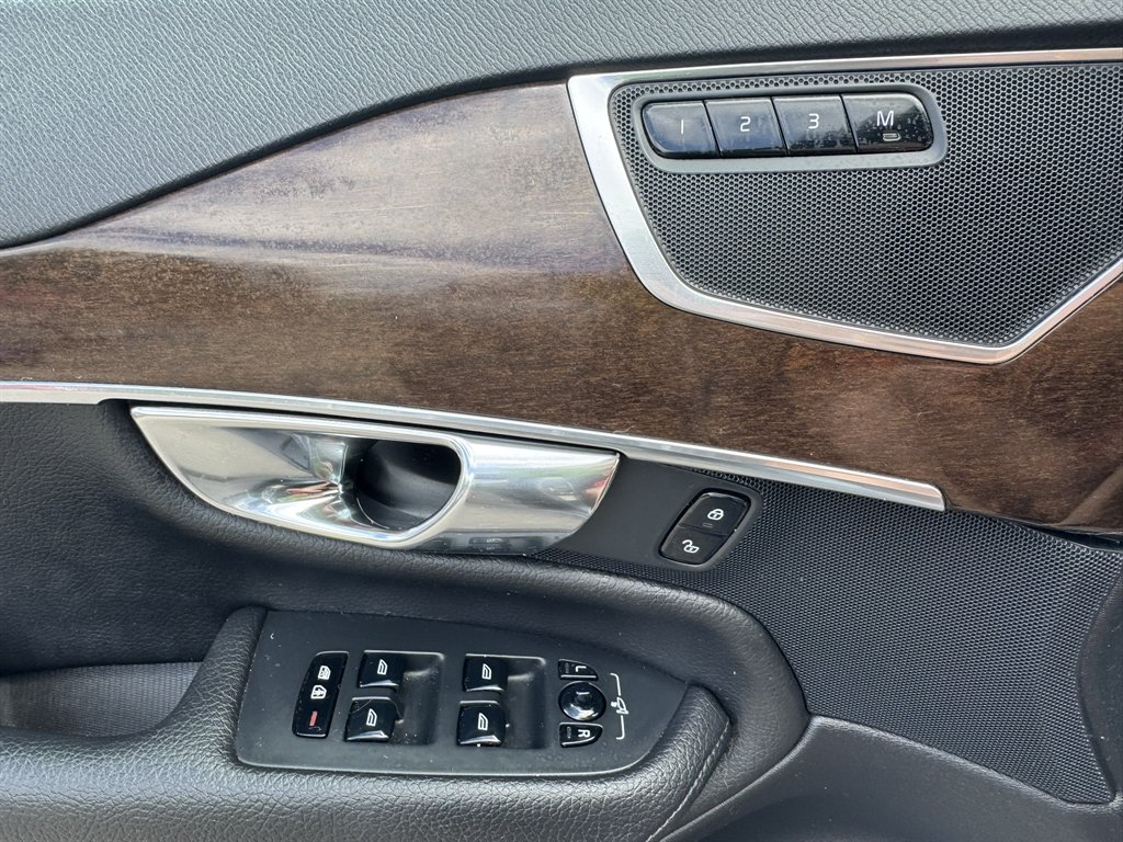 2016 Volvo XC90 - $15,633
