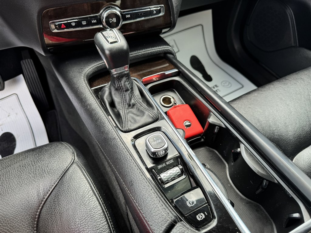 2016 Volvo XC90 - $15,633