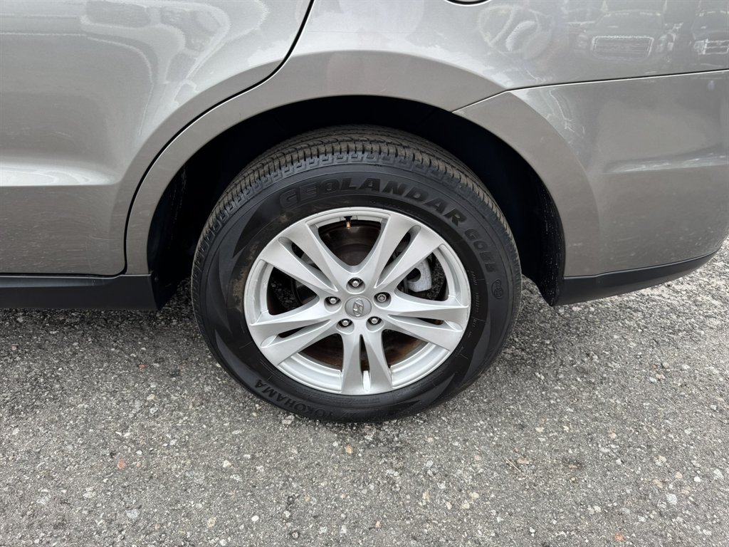 2011 Hyundai Santa Fe - $10,137