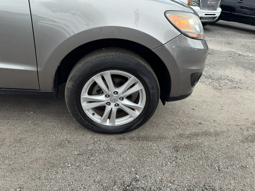 2011 Hyundai Santa Fe - $10,137