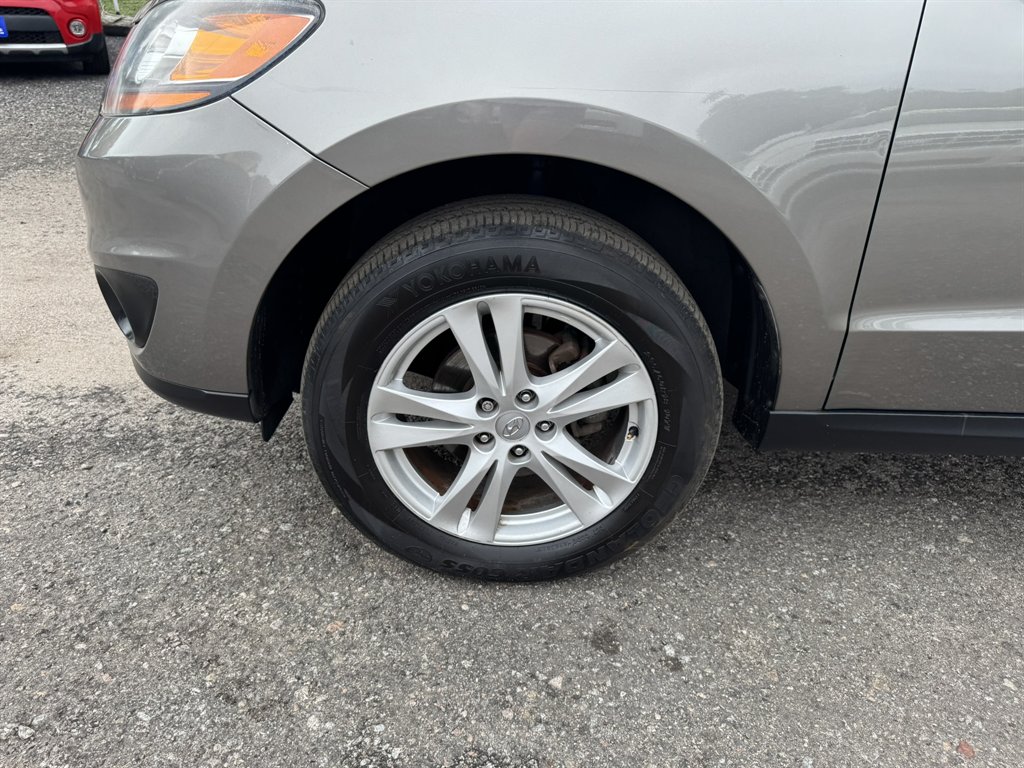 2011 Hyundai Santa Fe - $10,137