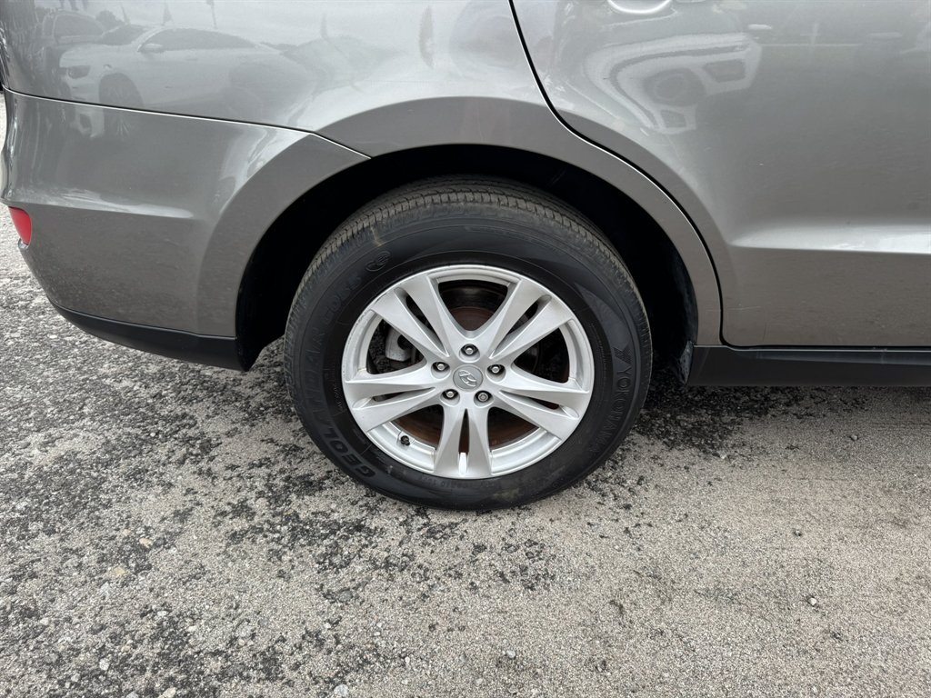 2011 Hyundai Santa Fe - $10,137