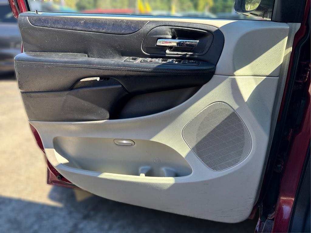 2014 Dodge Grand Caravan - $7,294