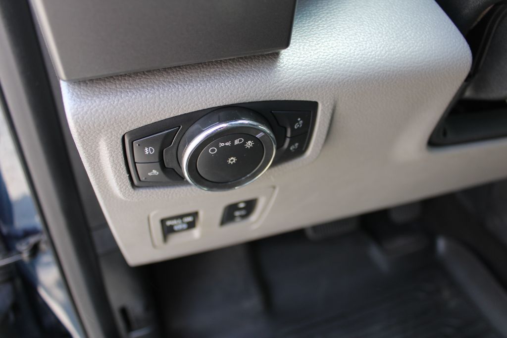 2016 Ford F150 XLT photo