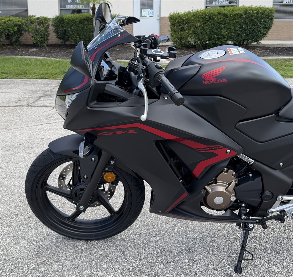 2022 Honda Cbr300r - $4,995