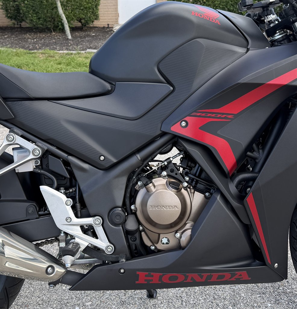 2022 Honda Cbr300r - $4,995