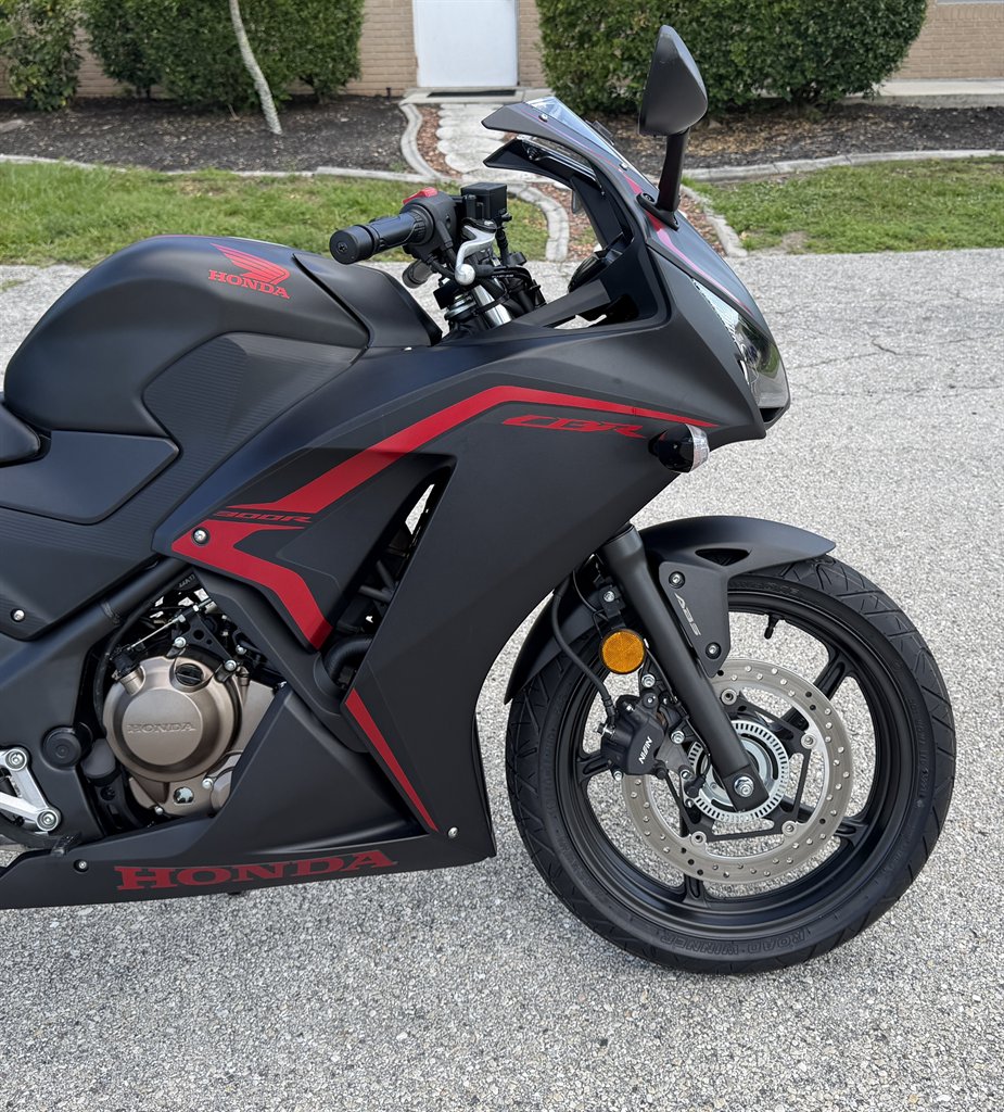 2022 Honda Cbr300r - $4,995