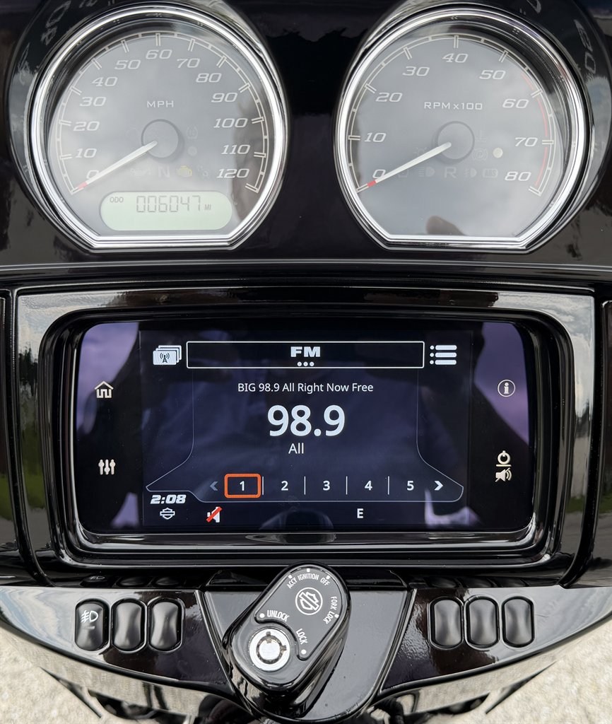2021 Harley-davidson Street Glide Special - $18,995