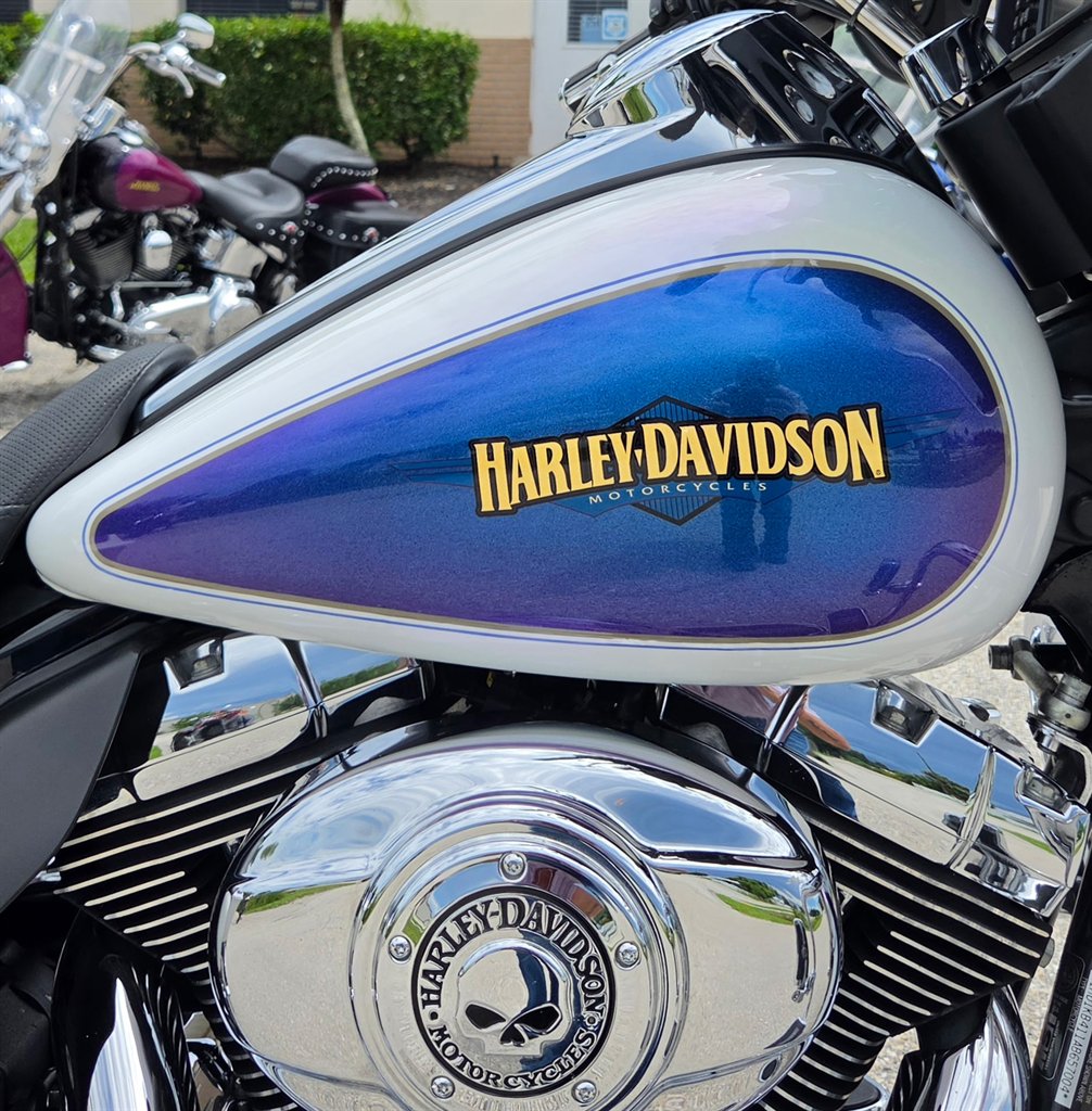 2010 Harley-davidson Street Glide - $10,995