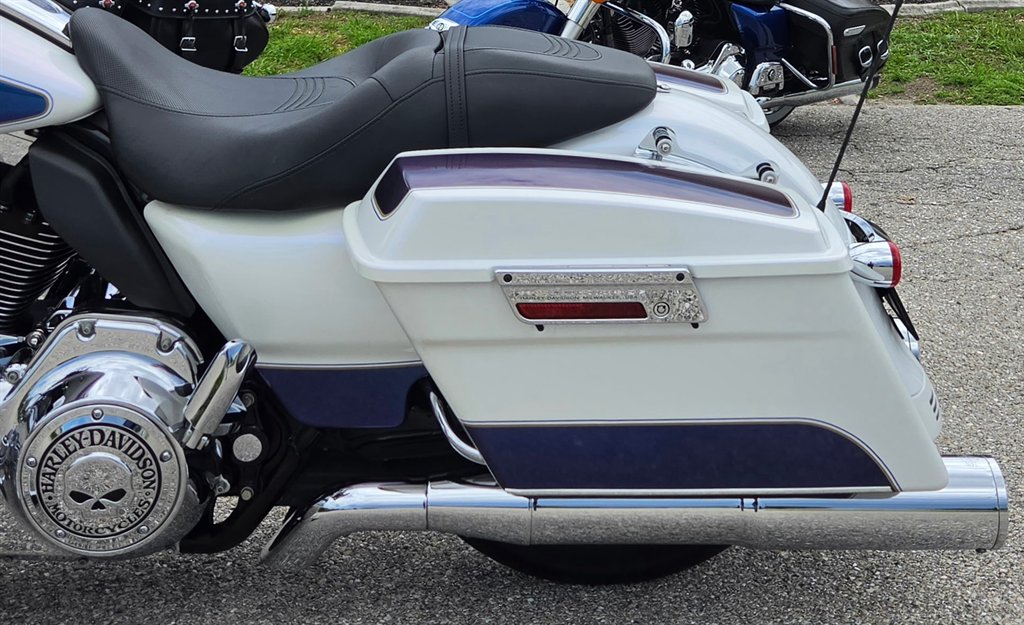 2010 Harley-davidson Street Glide - $10,995