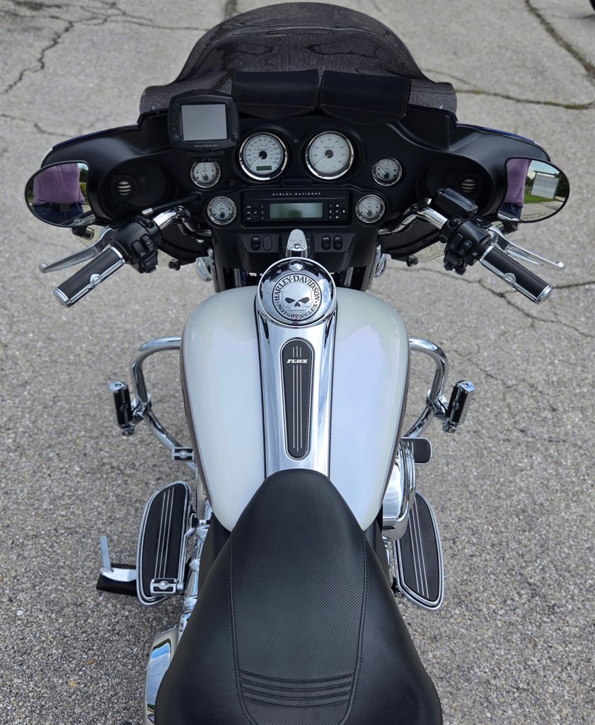2010 Harley-davidson Street Glide - $10,995