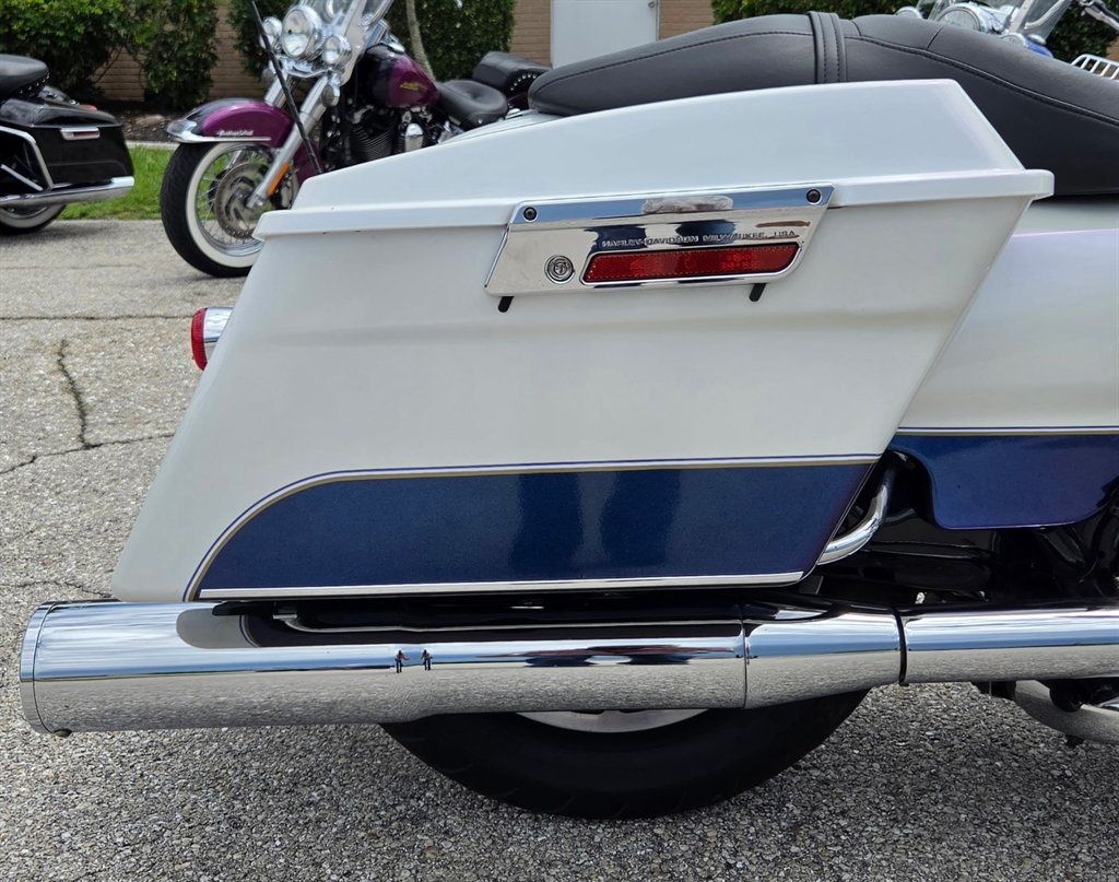 2010 Harley-davidson Street Glide - $10,995