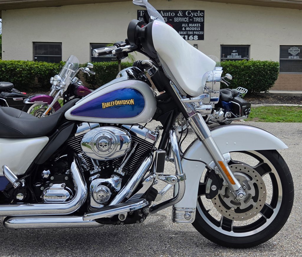 2010 Harley-davidson Street Glide - $10,995