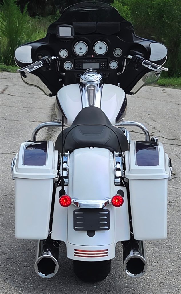 2010 Harley-davidson Street Glide - $10,995