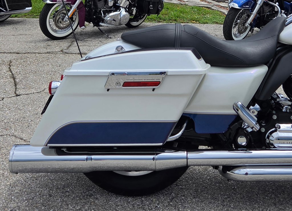 2010 Harley-davidson Street Glide - $10,995