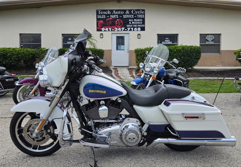 2010 Harley-davidson Street Glide - $10,995