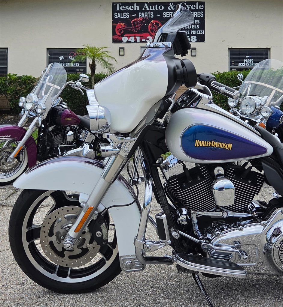 2010 Harley-davidson Street Glide - $10,995